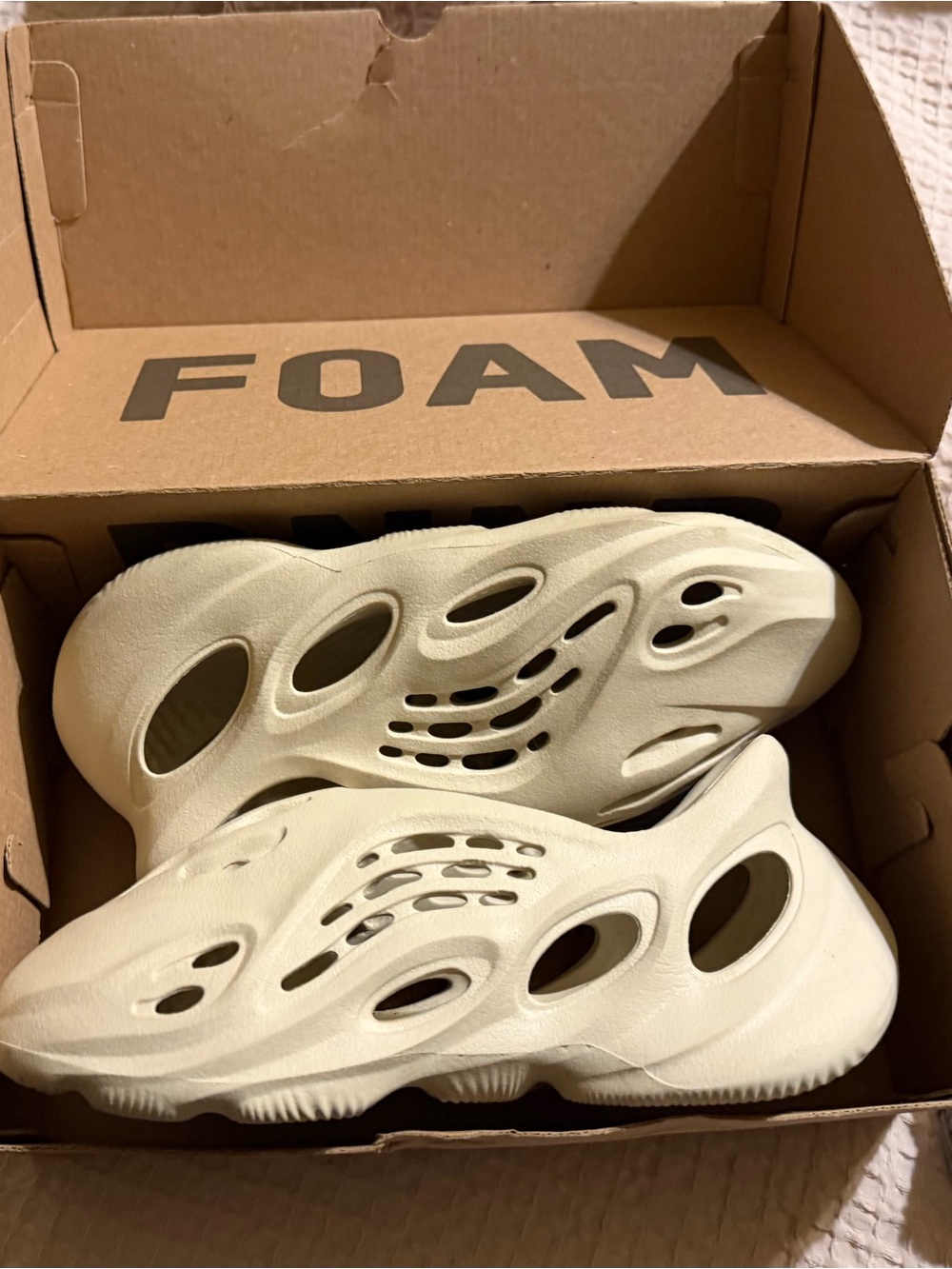 YZY Foam RNNR - Sand Foam RNNR Box Label